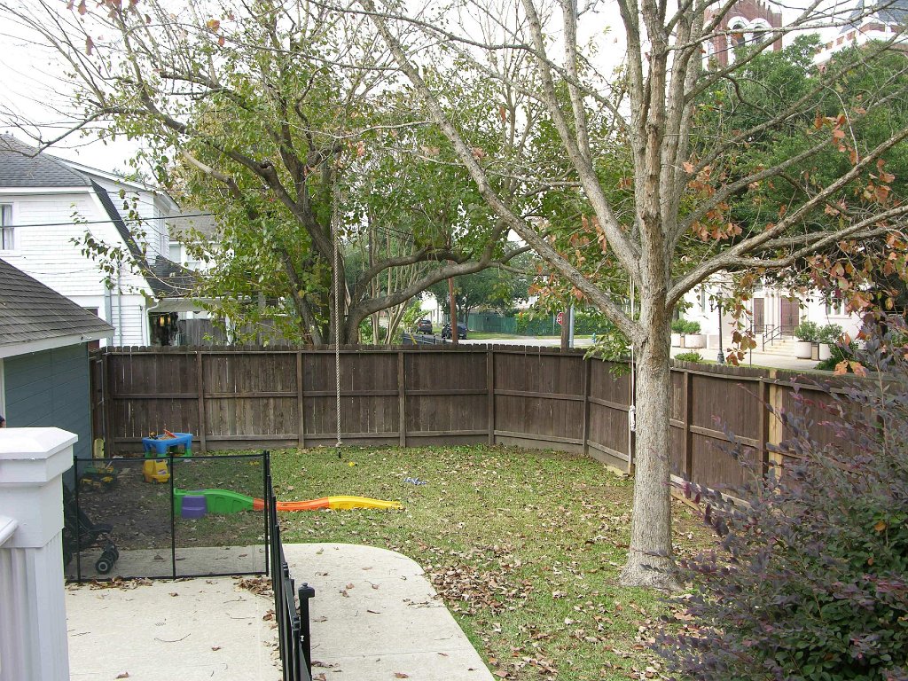 Shauna See 945 Cortlandt backyard and alley (3)